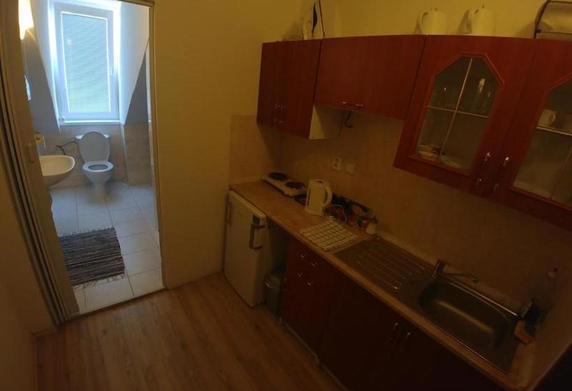 فندق صغير Kv Apartmans Varšavská