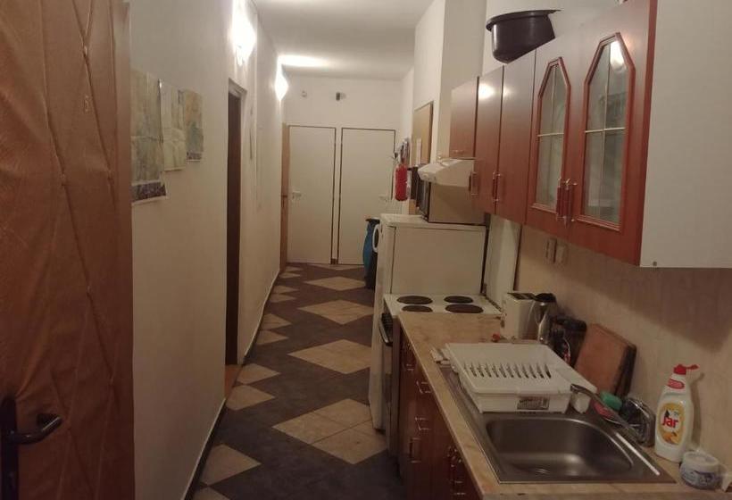 فندق صغير Kv Apartmans Varšavská