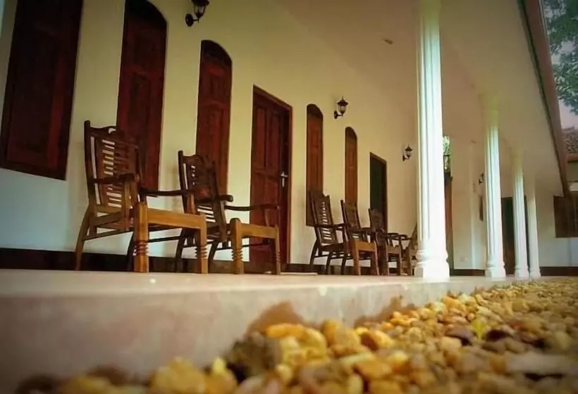 Aamiaismajoitus (B&B) Aragorn Villa