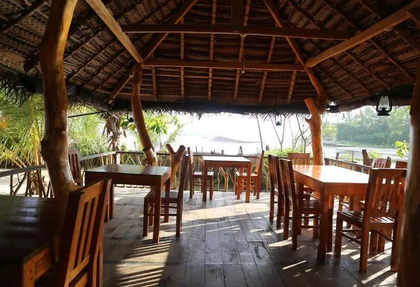 ベッドアンドブレックファースト Lonely Beach Resort Tangalle