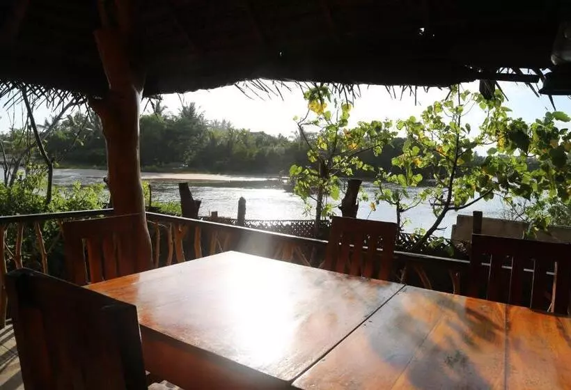 ベッドアンドブレックファースト Lonely Beach Resort Tangalle