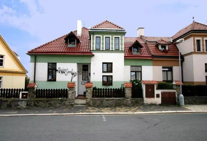 تختخواب و صبحانه Pension Grant Lux Znojmo