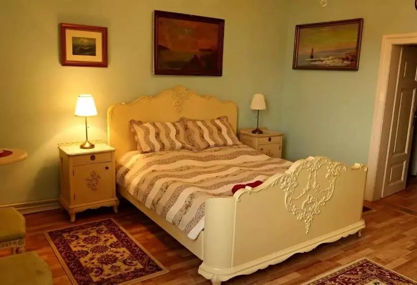 تختخواب و صبحانه Pension Grant Lux Znojmo