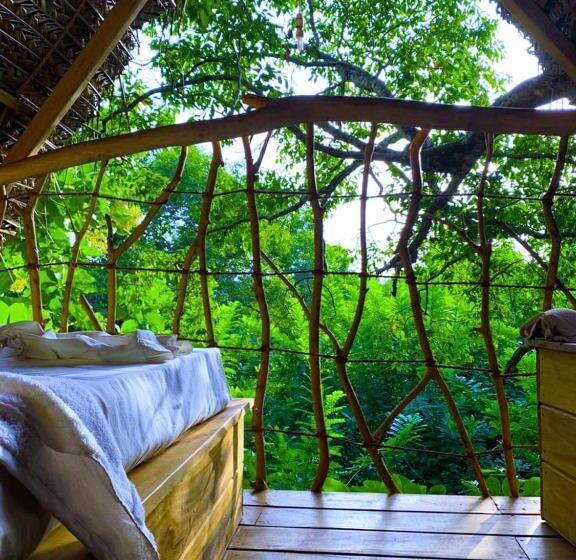 Habarana Tree House Ambasewana Resort
