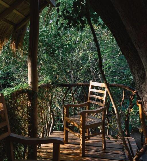 Habarana Tree House Ambasewana Resort