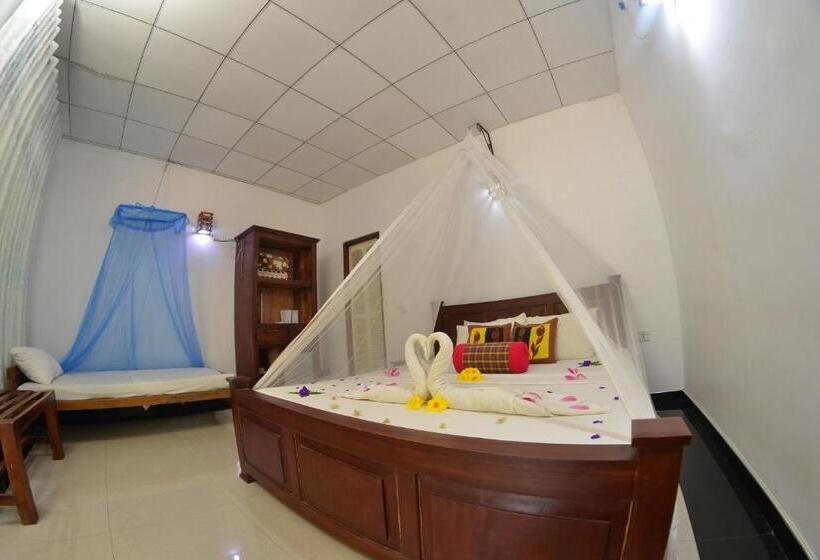 Habarana Tree House Ambasewana Resort