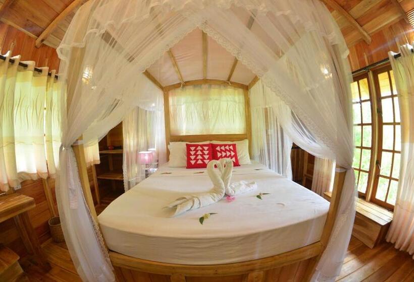 Habarana Tree House Ambasewana Resort