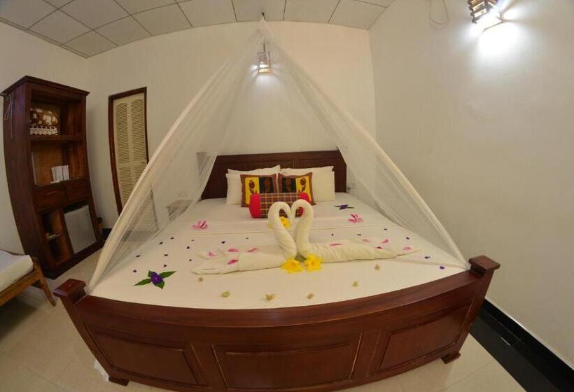 Habarana Tree House Ambasewana Resort