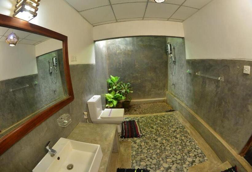 Habarana Tree House Ambasewana Resort