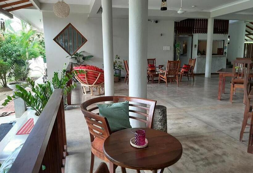 Szálloda Weligama Ocean Breeze
