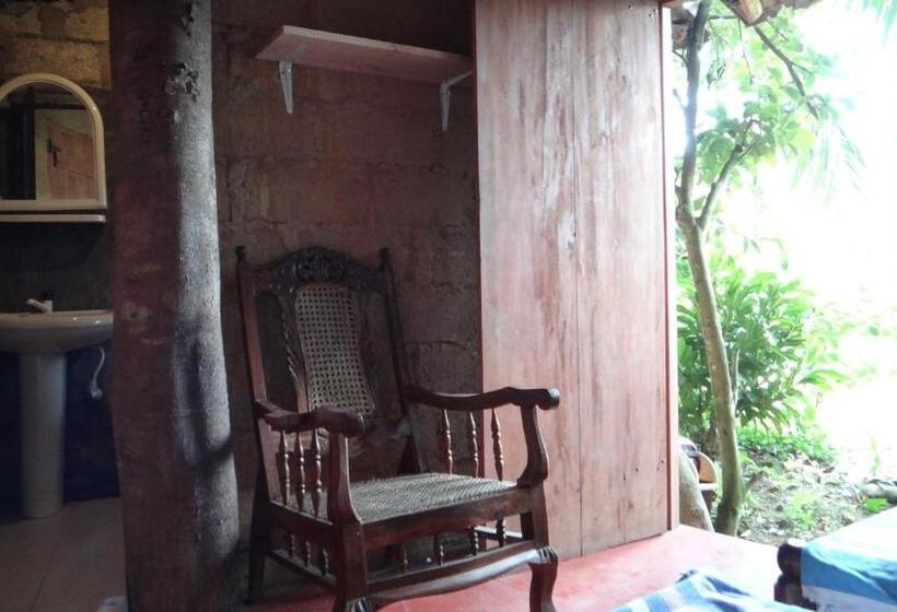 فندق على الطريق Deniyaya National Backpackers Hostel