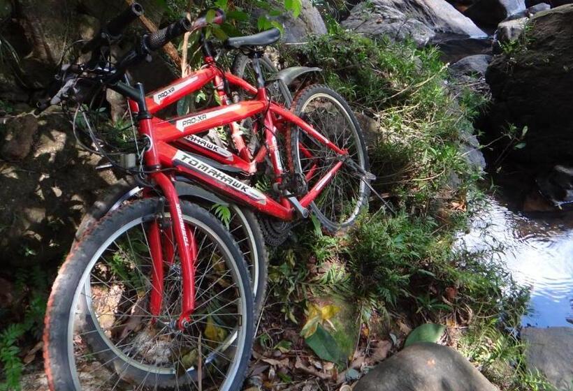 فندق على الطريق Deniyaya National Backpackers Hostel