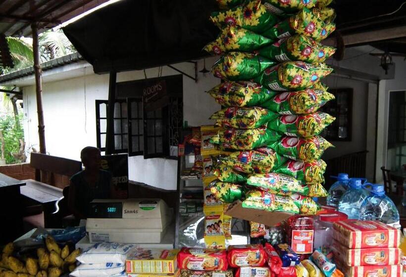 فندق على الطريق Deniyaya National Backpackers Hostel