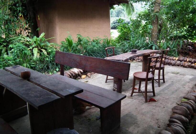 فندق على الطريق Deniyaya National Backpackers Hostel