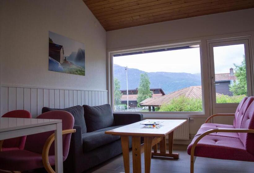 הוסטל Sogndal Bed & Breakfast