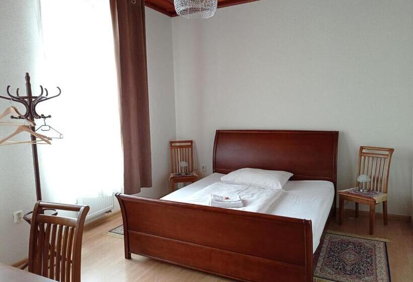 ホテル Na Kafkové