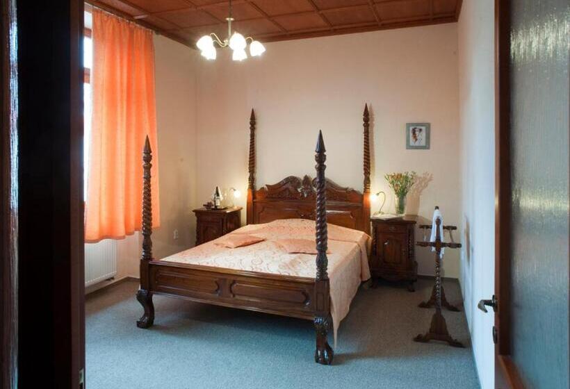 ホテル Na Kafkové