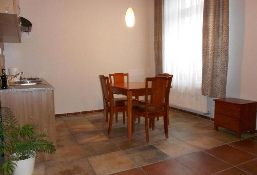 ホテル Na Kafkové