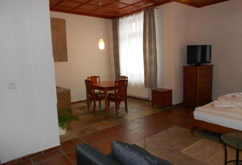 ホテル Na Kafkové