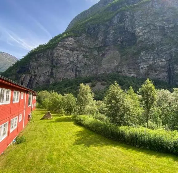 Otel Trædal