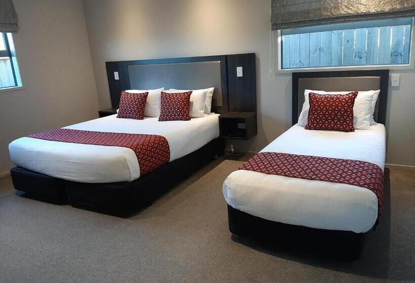 37 The Landing Motel