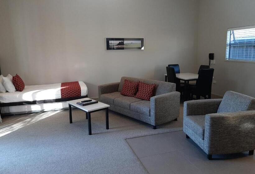 37 The Landing Motel