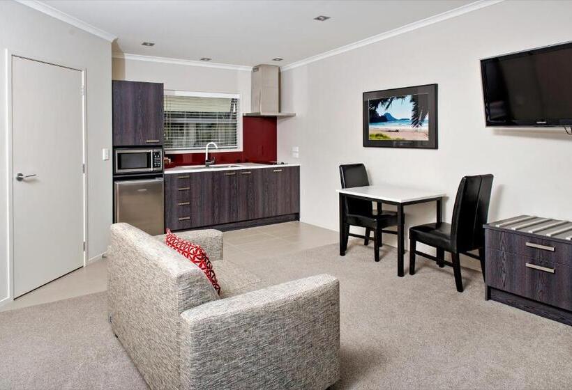 37 The Landing Motel