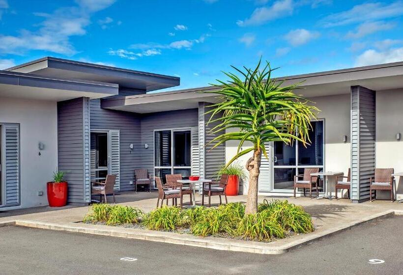 37 The Landing Motel