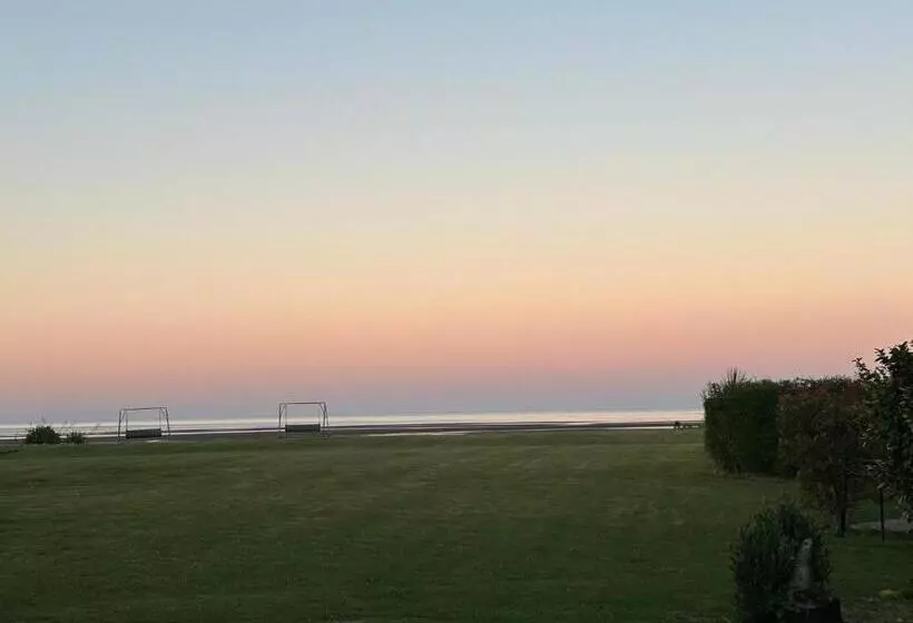 ベッドアンドブレックファースト Summerspring Beachfront Accommodation
