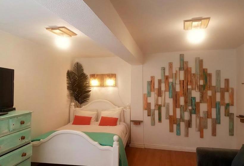 Cascais Cool Hostel Suites & Pool