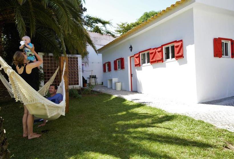 Cascais Cool Hostel Suites & Pool