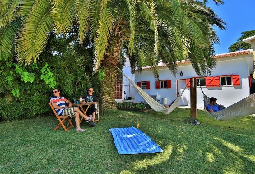 Cascais Cool Hostel Suites & Pool