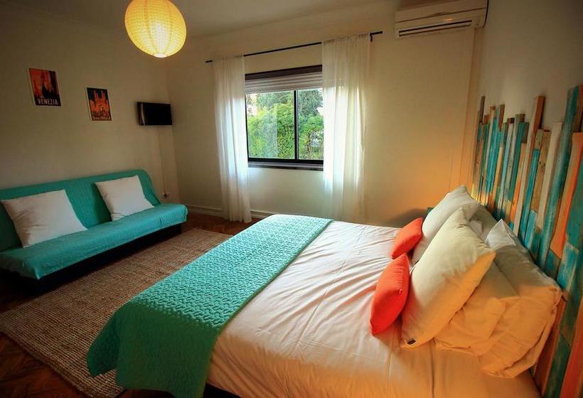 Cascais Cool Hostel Suites & Pool