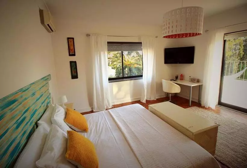Cascais Cool Hostel Suites & Pool