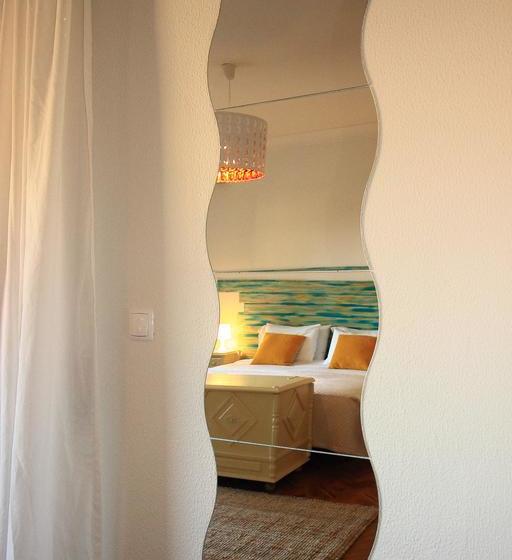 Cascais Cool Hostel Suites & Pool