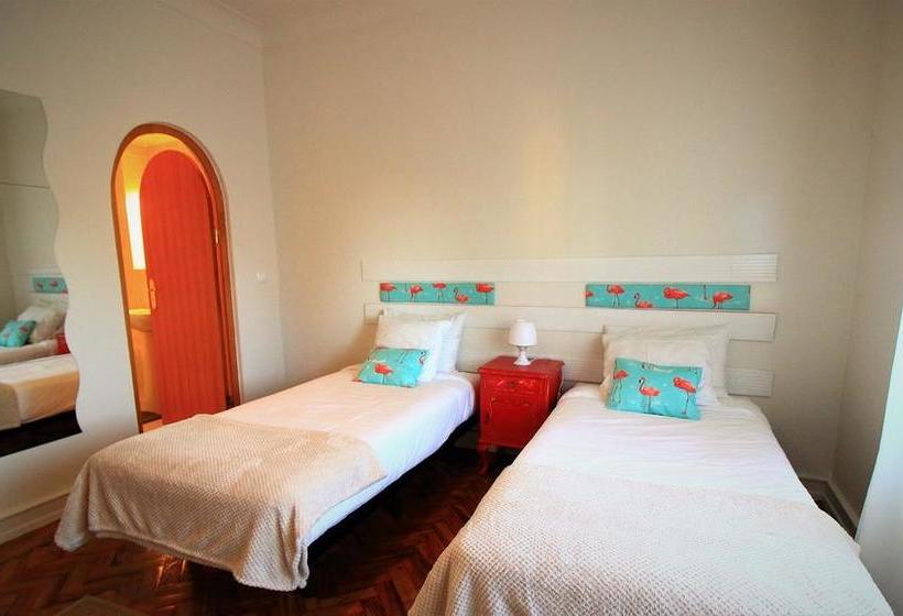 Cascais Cool Hostel Suites & Pool