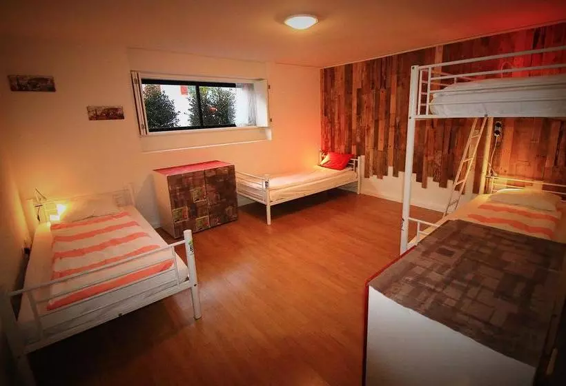 Cascais Cool Hostel Suites & Pool