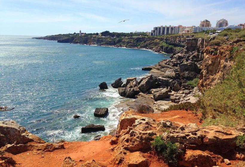 Cascais Cool Hostel Suites & Pool