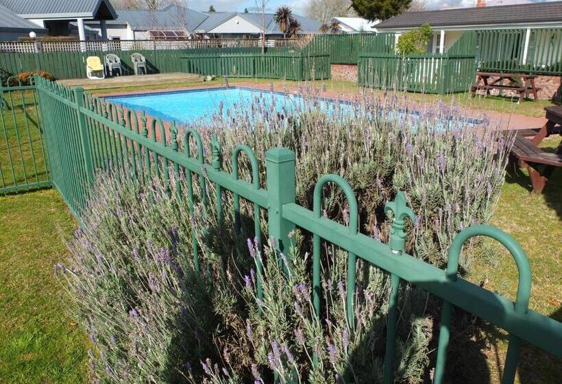 Colonial Court Motel