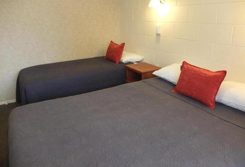 Colonial Court Motel