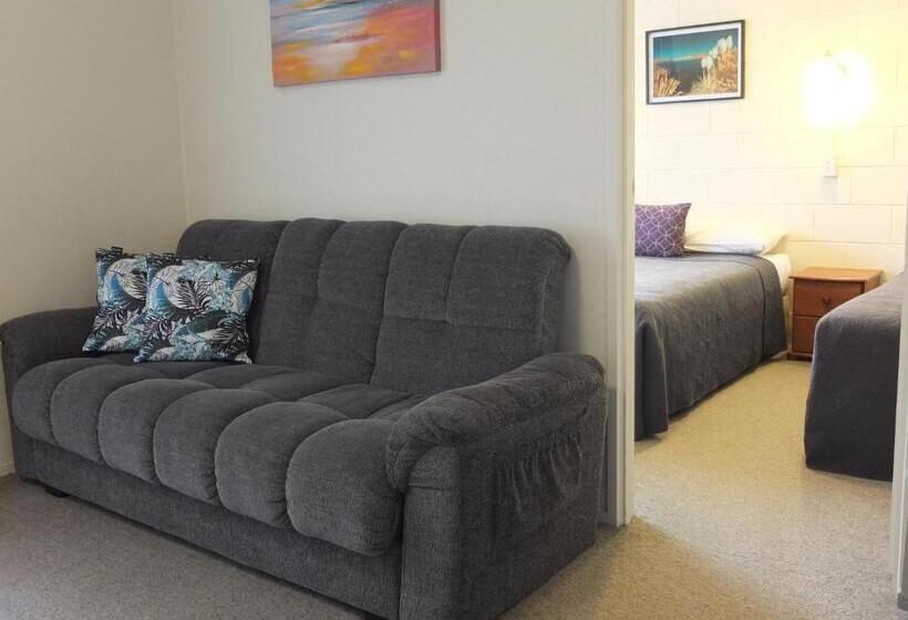 Colonial Court Motel