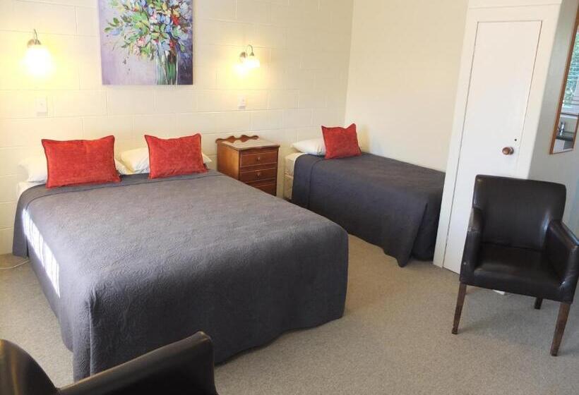 Colonial Court Motel