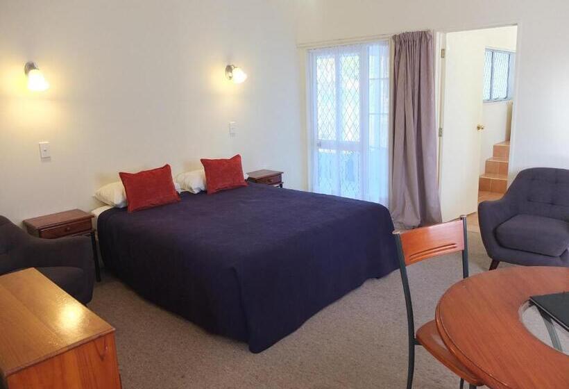 Colonial Court Motel