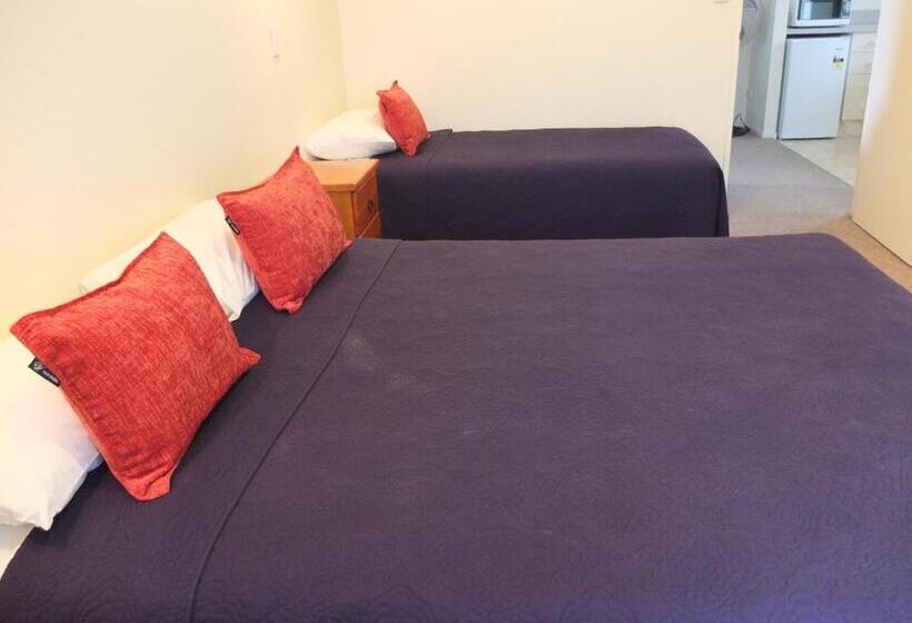 Colonial Court Motel