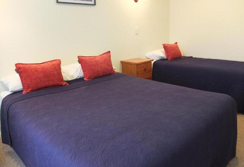 Colonial Court Motel