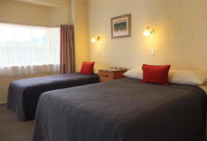 Colonial Court Motel