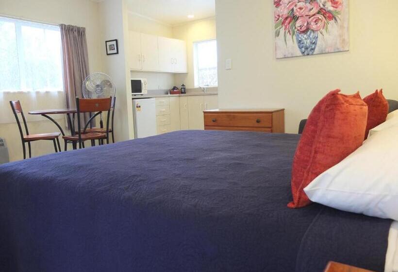 Colonial Court Motel