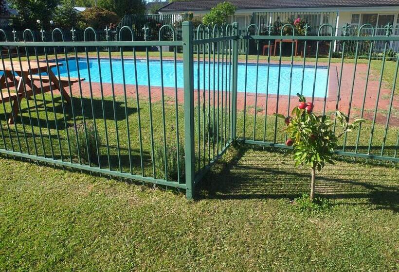 Colonial Court Motel