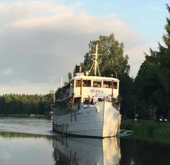 Hajstorp Slusscafé & Vandrarhem