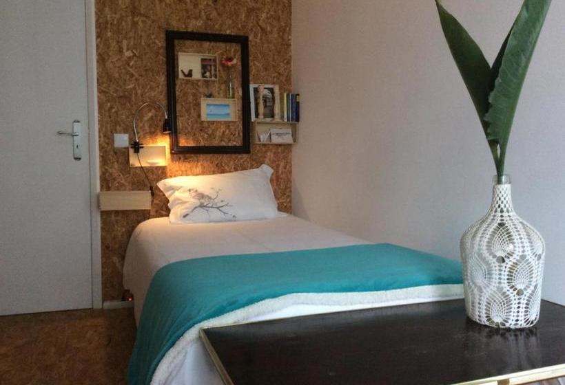 Marina Lounge Hostel